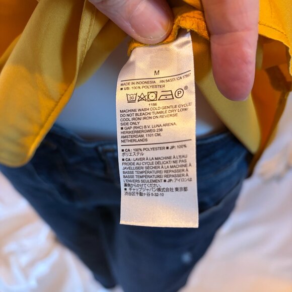 Banana Republic Gold Sleeveless Shell Tank with Keyhole Back – Size Medium - Picture 5 of 5